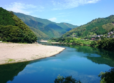 西土佐店近く 岩間の沈下橋