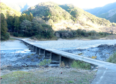 十和店近く 半家沈下橋